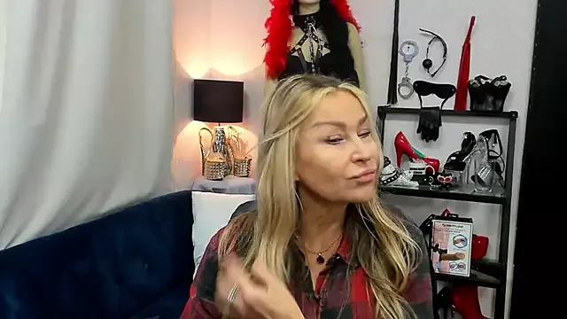 crystaLUX from StripChat is Freechat