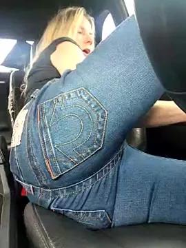 cuddlekitten from StripChat