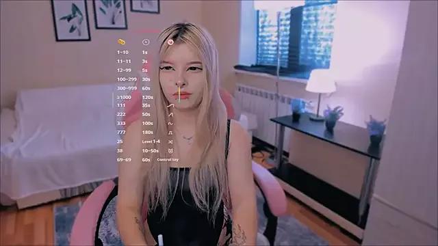 Cuddly_Kitten from StripChat is Freechat