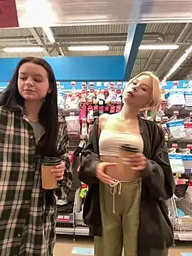 Cum_girlss from StripChat is Freechat