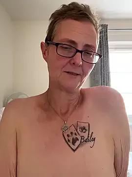 Curvy-Jinx from StripChat is Freechat