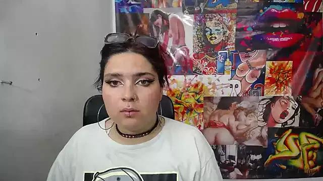 Curvy-Queen from StripChat is Freechat