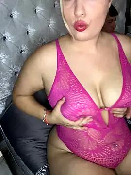 curvymilf2000 from StripChat is Freechat
