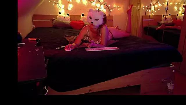 cute-little-lea from StripChat is Freechat