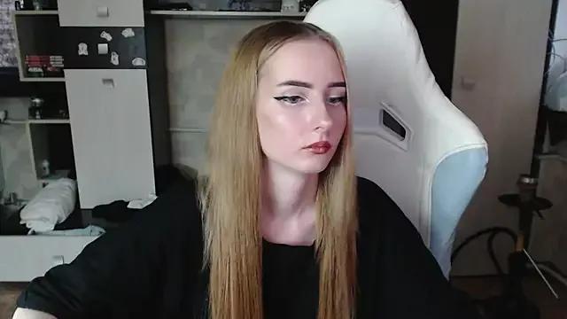 Cutti_Crystal from StripChat is Freechat