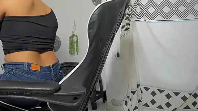 Dakota_x18 from StripChat is Freechat