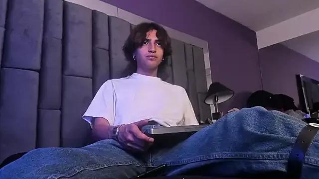 Dante_Crow_ from StripChat is Freechat