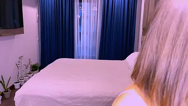 DarleneWest from StripChat is Freechat
