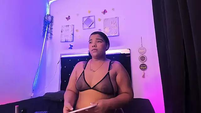 DayanRoux from StripChat is Freechat