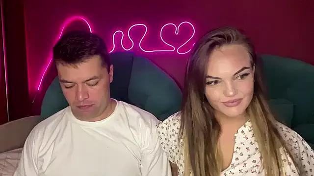 deeplookscouple from StripChat is Freechat