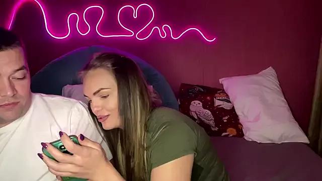 deeplookscouple from StripChat is Freechat