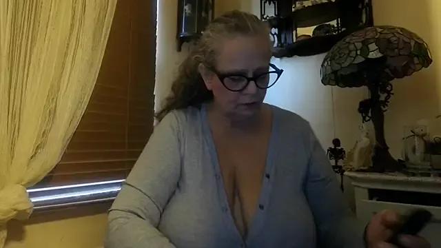 DestineeLoverGirl from StripChat is Freechat