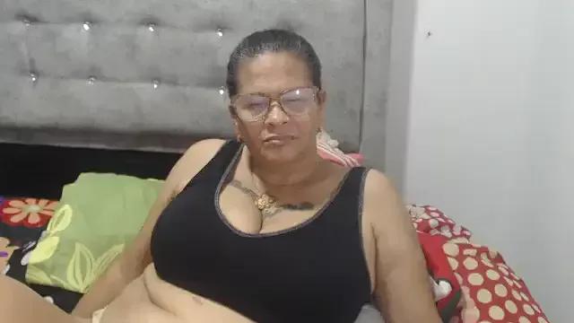 DinaDIRTY from StripChat is Freechat
