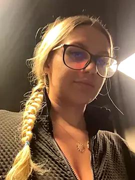 DivineDesireDuo from StripChat is Freechat