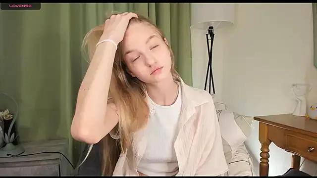 Photos of DreamyGleam from StripChat is Freechat