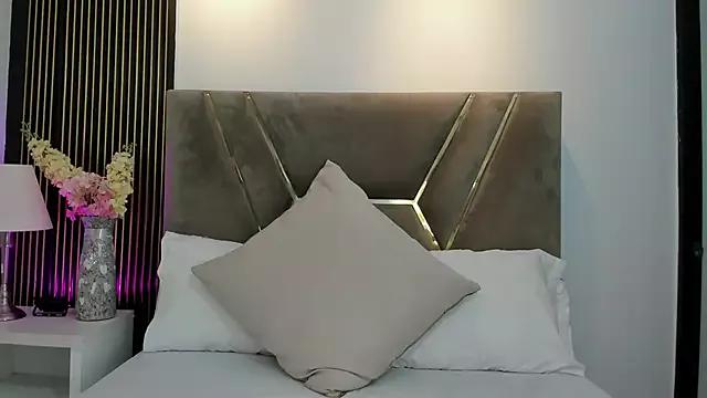 DULCEE_QUEEN from StripChat is Freechat