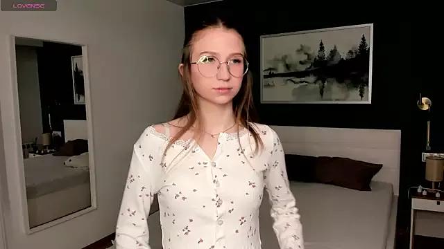 EditaBand from StripChat is Freechat