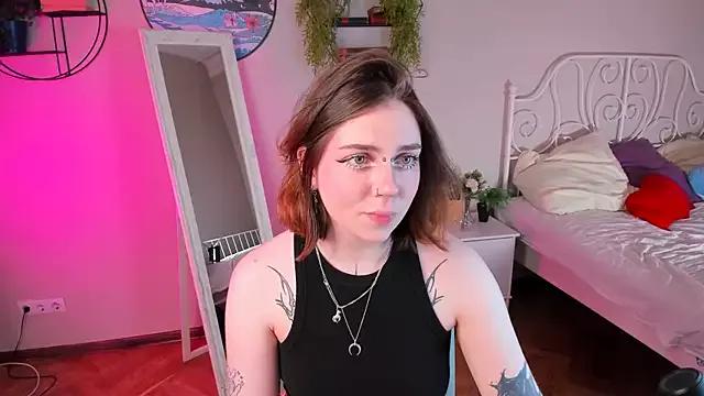 Effie_Woods from StripChat is Freechat