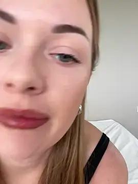 ElenaRebelle from StripChat