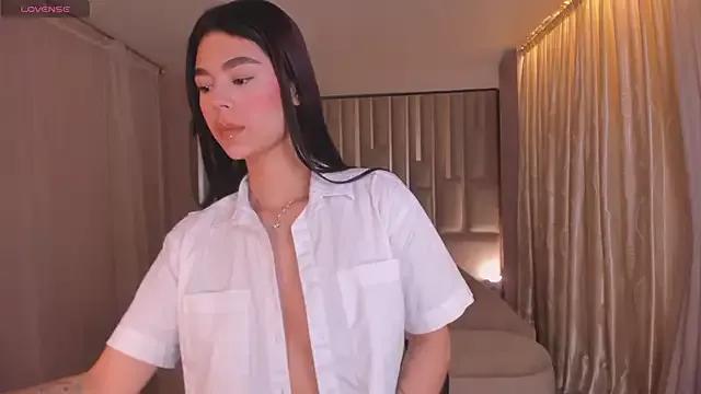 EllieScott from StripChat is Freechat