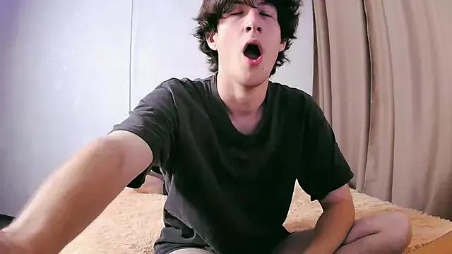 Elliott_White from StripChat is Freechat
