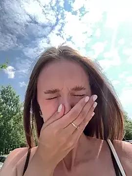 ElliRose from StripChat is Freechat