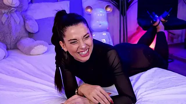 EllyLynn from StripChat is Freechat