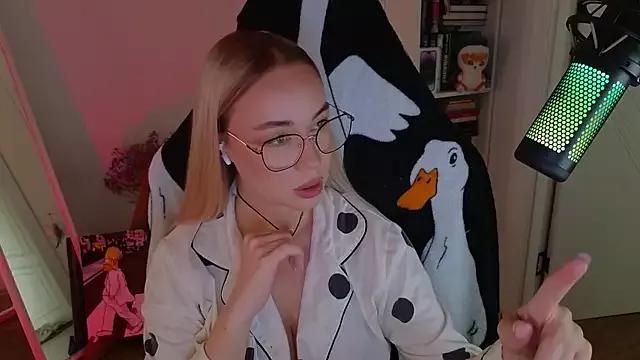 Emili1- from StripChat is Freechat