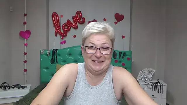 EmiliaGree from StripChat is Freechat