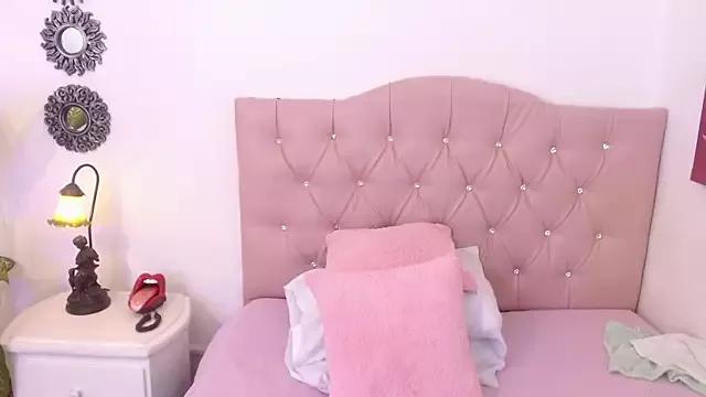 emily_cross from StripChat is Freechat