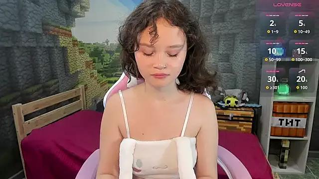 EmilyChaves from StripChat is Freechat