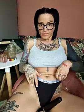 Photos of EmilyDiazofficial from StripChat is Freechat