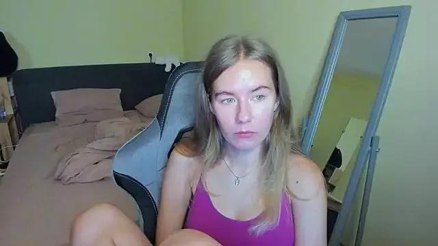 EmilyPaw from StripChat is Freechat