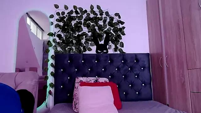 emilyvelvet_ from StripChat is Freechat