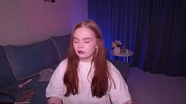 EmiRise from StripChat is Freechat