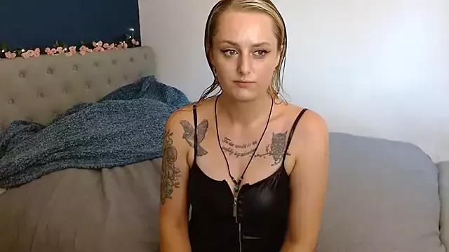 EmiWinters23 from StripChat is Freechat