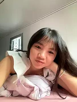 Emlyly-18 from StripChat is Freechat