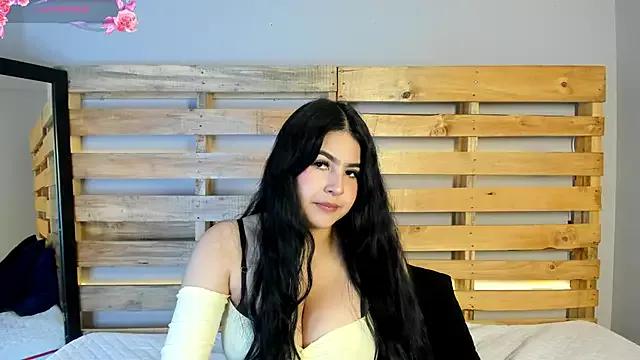 Emma__clark_ from StripChat is Freechat
