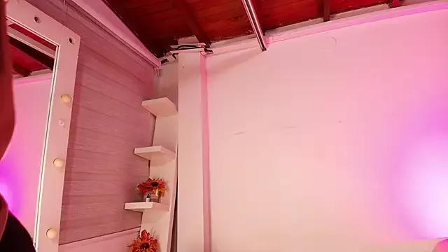 emma_madi from StripChat is Freechat