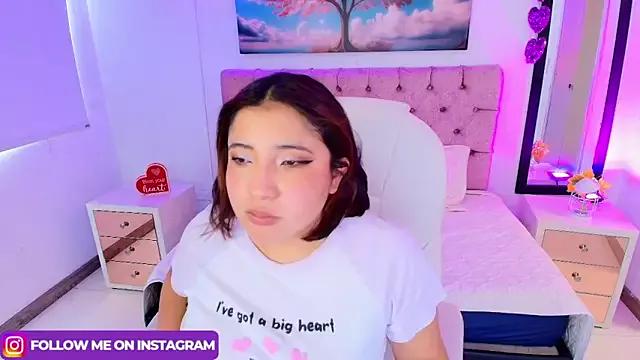 Photos of Emma_monserrat from StripChat is Freechat