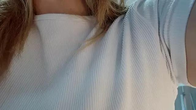 Emmaa_Blonde from StripChat is Freechat