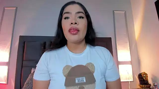 EmmaBecket2 from StripChat is Freechat