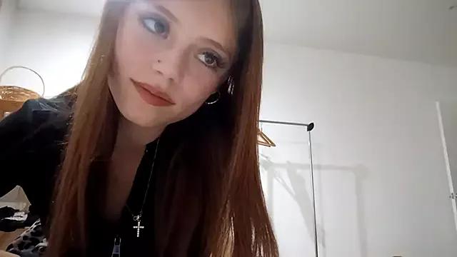EmmaLuxury18 from StripChat is Freechat