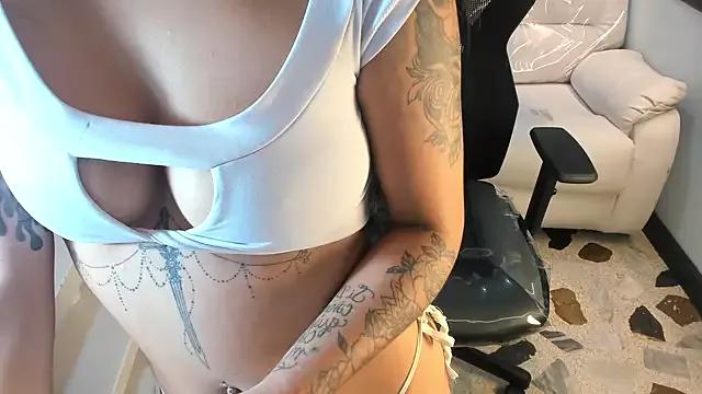 EmySilver_ from StripChat is Freechat