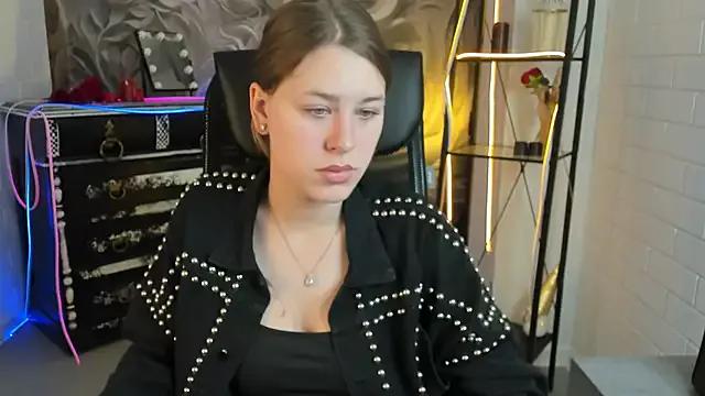 ErinKellei from StripChat is Freechat