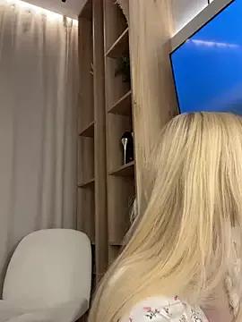 Check out our freechat fingering entertainers from our Custom and Multi clubs and checkout exclusive access to highly customizable content, such as curves, hair, tits, slit type and many more.