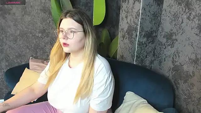 Evelyn_Harmony from StripChat is Freechat