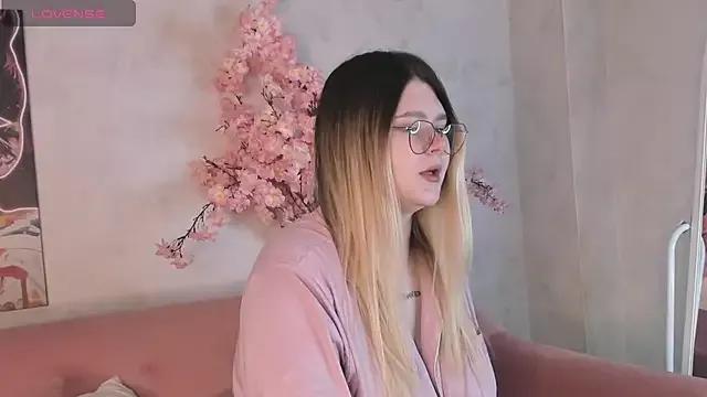 Evelyn_Harmony from StripChat is Freechat