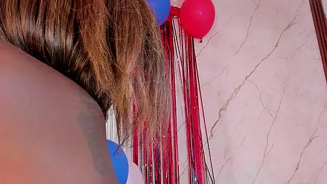 Evonye_Hills from StripChat is Freechat