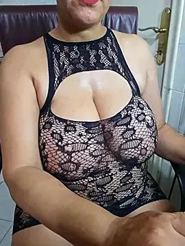 Foxlady2271 from StripChat is Freechat